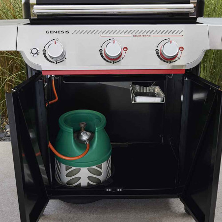 Rangement de la bouteille de gaz dans le chariot du barbecue gaz Genesis E-335W Weber Rangement de la bouteille de gaz dans le chariot du barbecue gaz Genesis E-335W Weber