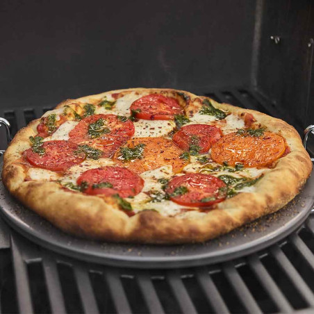 Cuisson d'une pizza sur le barbecue gaz Genesis E-335W Weber Cuisson d'une pizza sur le barbecue gaz Genesis E-335W Weber