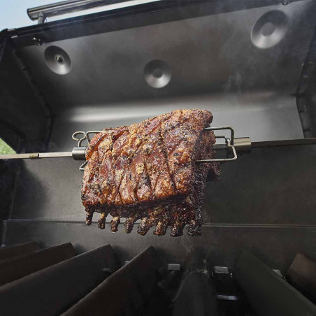 Rôtissoire sur le barbecue gaz Genesis E-435 Weber