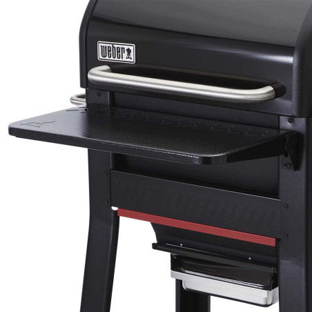Zoom sur la tablette frontale pour barbecue pellets Searwood 600 XL Weber