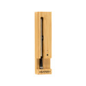 Sonde de cuisson pour barbecue MEATER Plus, rangée dans sa station de rechargement en bambou design Sonde de cuisson pour barbecue MEATER Plus, rangée dans sa station de rechargement en bambou design
