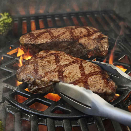 Steaken cuisson directe dans le barbecue gaz Genesis EP-435