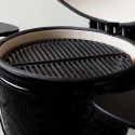 Vue sur les 2 grilles de cuisson demi-lune en fonte du kamado Kamal L Barbecook Vue sur les 2 grilles de cuisson demi-lune en fonte du kamado Kamal L Barbecook