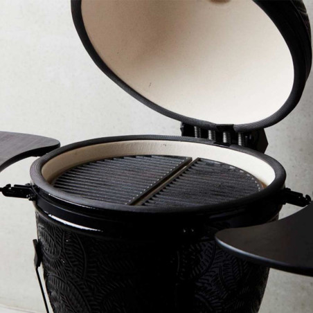 Vue sur les demi grilles demi lune en fonte du kamado XL Kamal Barbecook