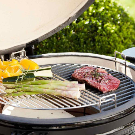 Cuisson sur une demi-grille demi-lune en fonte - kamado XL Kamal Barbecook
