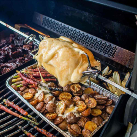 Utilisation d'une fourche à viande pour rôtissoire dans un barbecue gaz Napoléon