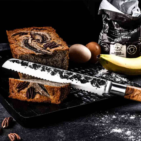 Couteau à pain Olive Forged qui tranche de la brioche