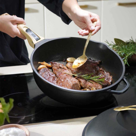 Cuisson d'une viande dans la poêle Cookut La Fabuleuse Météore 24 cm