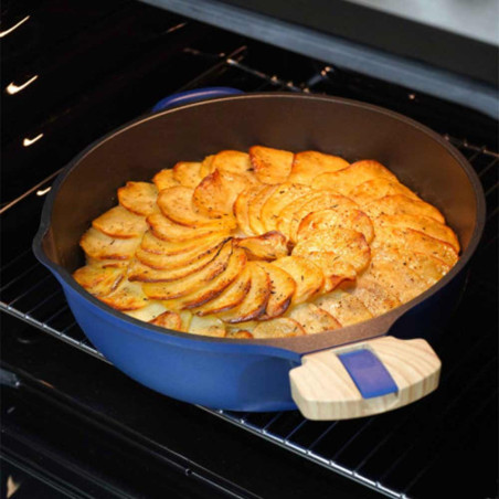 Préparation d'une tarte dans la poêle La Fabuleuse Saphir 28 cm Cookut