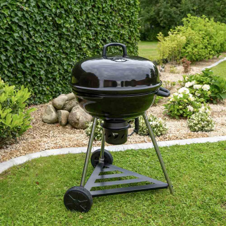 barbecue charbon Smok 60 Cook'in Garden dans un jardin