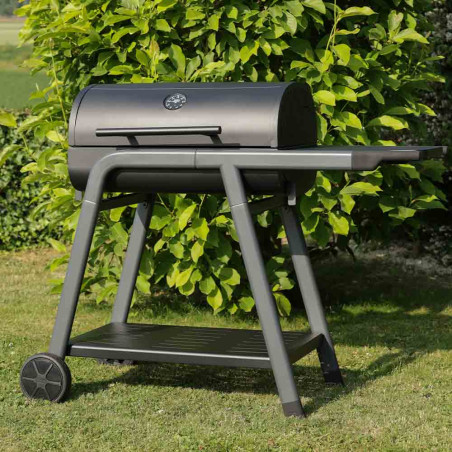 Barbecue charbon Tonino 70 Cook'in Garden dans un jardin