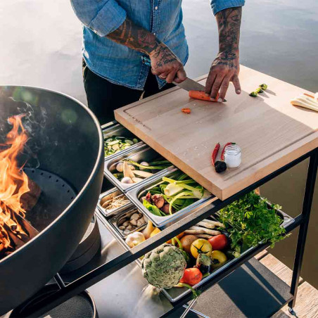 5 bacs en inox Höfats sur une cuisine extérieure Fire Kitchen