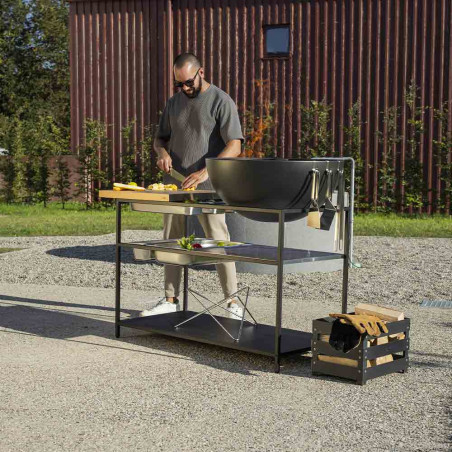 Préparation du repas sur la Fire Kitchen Bowl 70