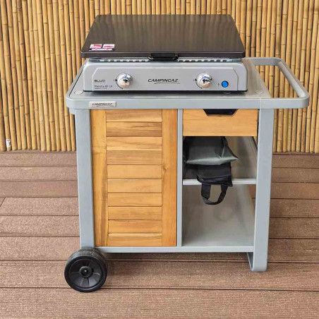 Plancha gaz Blue Flame LX avec couvercle fermé sur chariot Woody Deluxe Campingaz - modèle d'expo