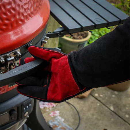 Utilisation des gants anti-chaleur Kamado Joe