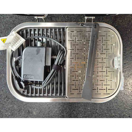 Modèle d'expo - accessoires inclus avec le barbecue électrique Lumin Compact noir Weber