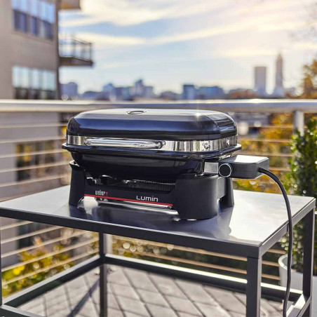 Barbecue électrique Lumin Compact noir Weber - exterieur