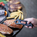 Utilisation du thermomètre barbecue digital Grillfürst sur un morceau de viande