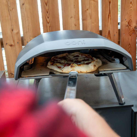 Pelle à pizza en inox Grillfürst - manipulation pizza