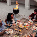 Brasero Moon 55 avec pied haut Höfats - repas en extérieur