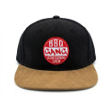 Casquette snapback avec visière en daim Esprit Barbecue