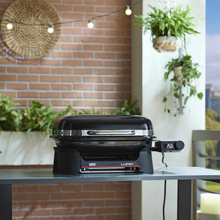 Barbecue électrique Lumin Smart Compact Weber - ambiance