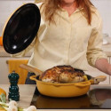 Poêle La Fabuleuse 28 cm Cookut Jaune Mangue - cuisson d'un poulet