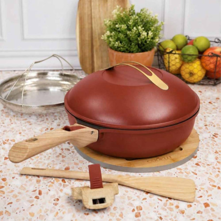 Poêle 8-en-1 La Fabuleuse Passion 24 cm Cookut - sur un plan de travail de cuisine