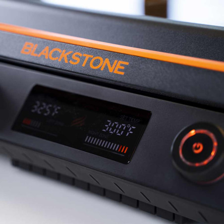 Plancha électrique Série E-56 avec couvercle de cuisson Blackstone - zoom bouton de commande et écran de contrôle