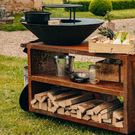 Brasero plancha Pontaillac 88 cm en acier corten Oyat - dans un jardin