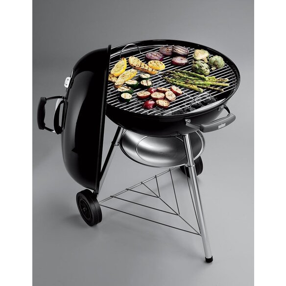 Weber Barbecue à Charbon Classic Kettle 57 cm - Barbecue à Couvercle,  Thermomètre Intégré, Pieds et Roues - Barbecue d'Extérieur Autoportant avec  Vasque en Porcelaine Émaillée - Noir (1341504) : : Jardin