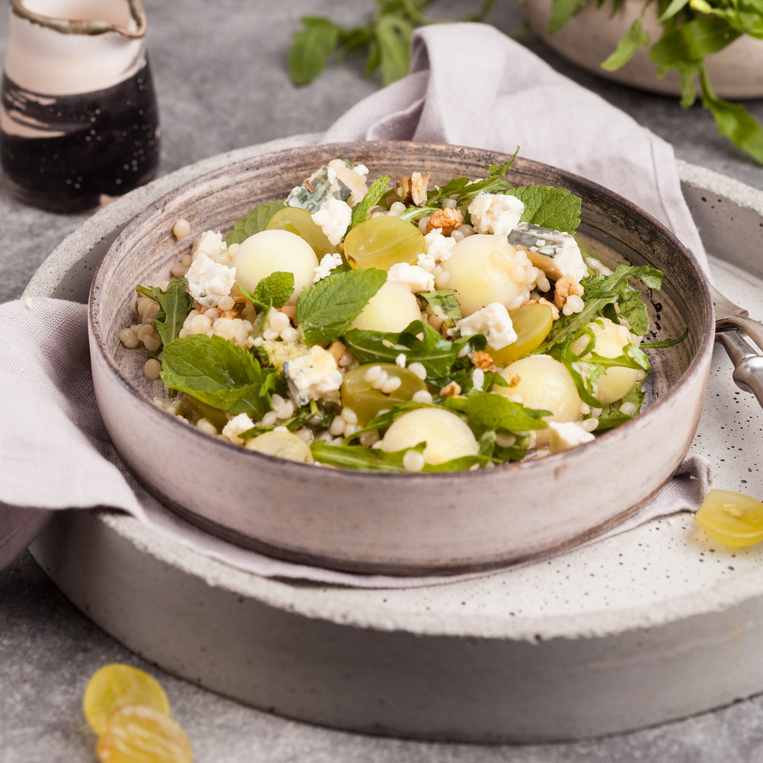 Blé, fromage frais et petits légumes