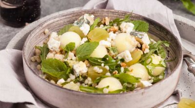 Salade de blé, fromage frais et petits légumes