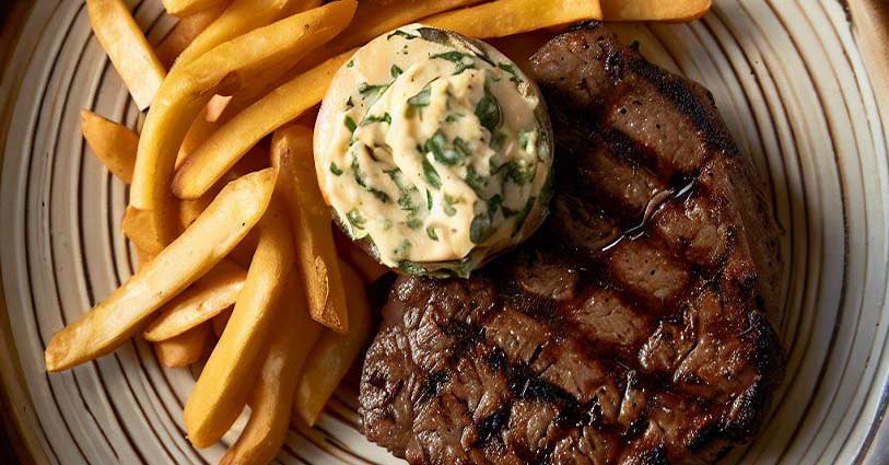Steaks au beurre d’ail grillés au barbecue 