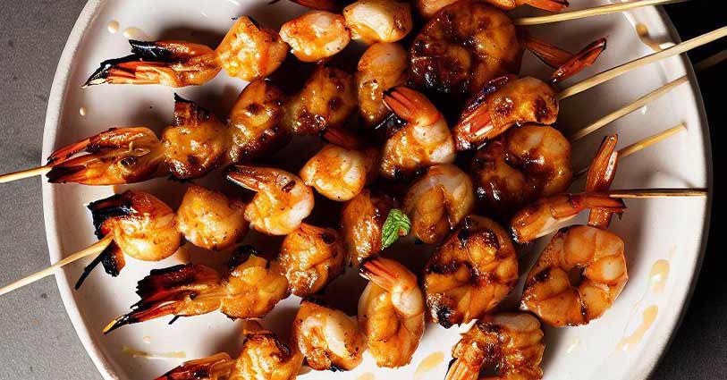 Brochettes de crevettes au satay