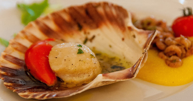 Coquilles Saint-Jacques à la truffe rôties au brasero