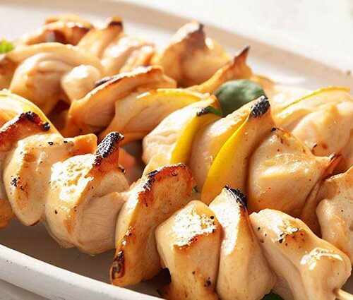 Brochettes de poulet marinées au citron