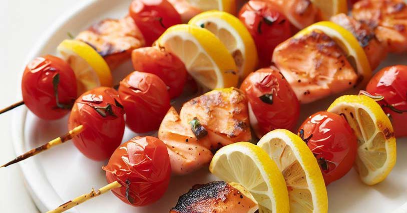 Brochettes de saumon au barbecue marinées au citron