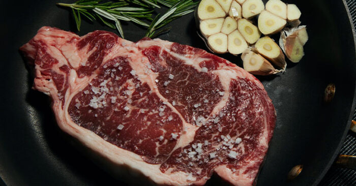 Recette côte de bœuf au barbecue et beurre à l'ail