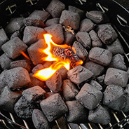 Briquette et Charbon de bois Qualité Supérieure pour Barbecue