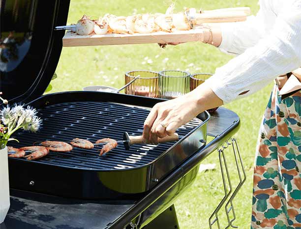 Barbecue charbon Magnus Premium avec 2 tablettes latérales