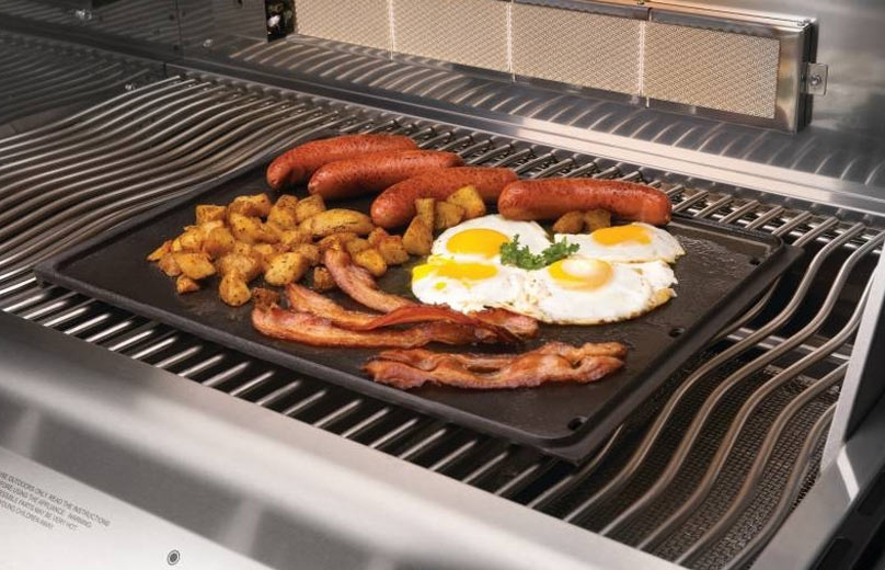 Plancha Napoleon en fonte adaptable sur les barbecues à gaz Triumph Napoleon