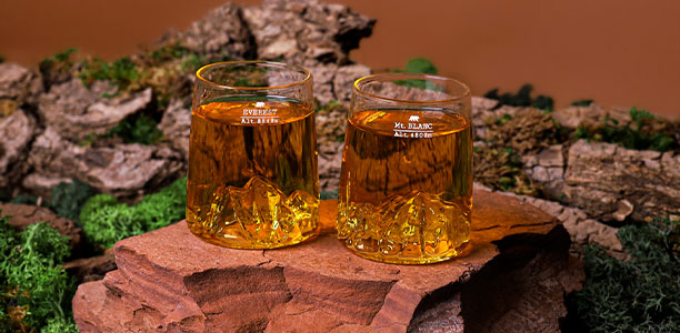 Mise en situation des verres à shooter Alaskan Maker