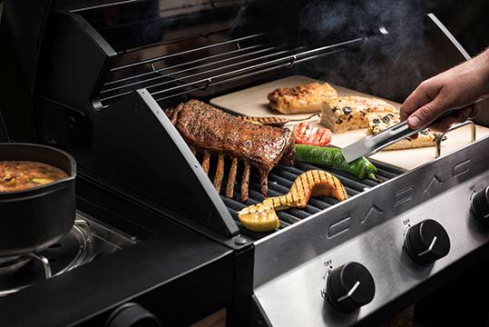 Cuisiner avec le barbecue Cadac Woody