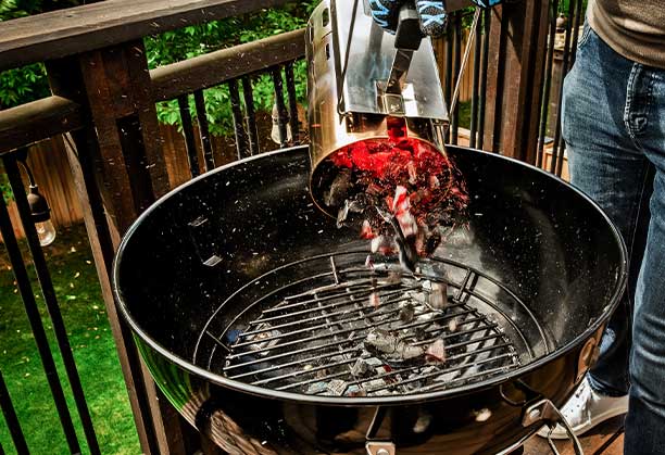 Allumage du barbecue charbon Gem 47 cm Broil King