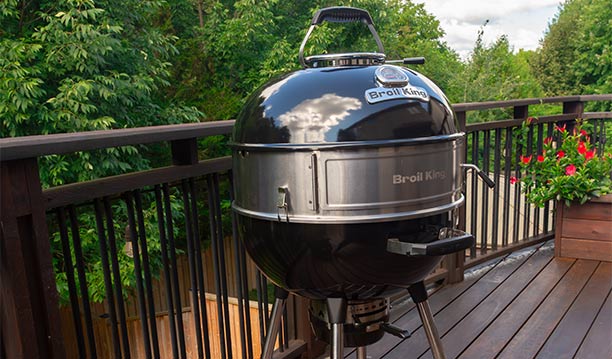 Barbecue charbon Crown Premium 57 cm + Gourmet Set Broil King