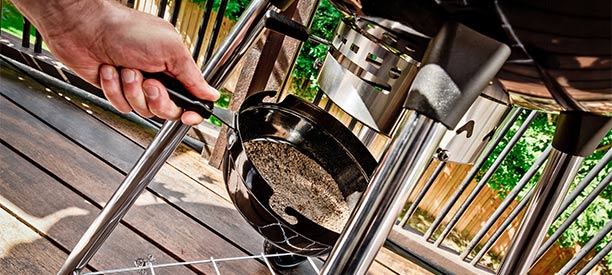 Entretien du barbecue charbon Crown Premium 57 cm Broil King