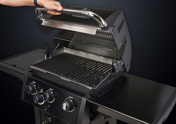 Vue sur la surface de cuisson du barbecue Royal 340 Shadow Broil King