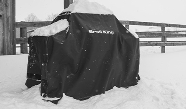 Housse premium Broil King recouverte de neige