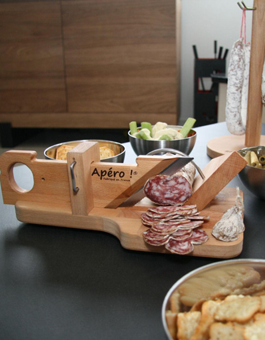 Apéro avec la guillotine à saucisson